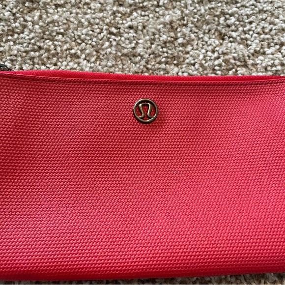 Lululemon Double Up pouch wristlet deep red - Picture 2 of 6